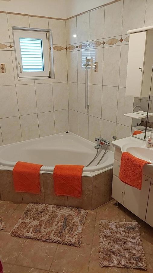 Apartmani Katarina Mundanije ภายนอก รูปภาพ